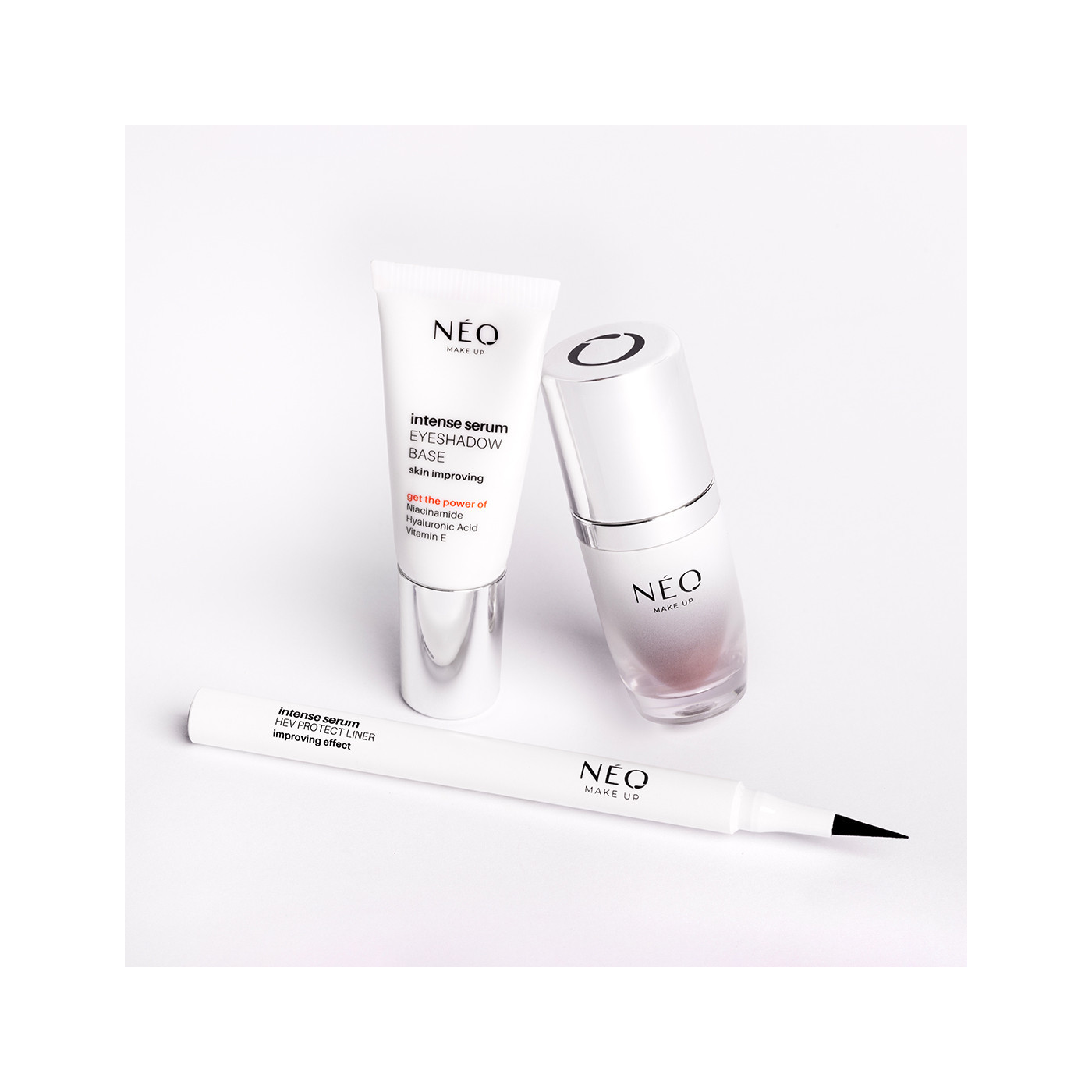 Krémová báze pod oční stíny Creamy Eyeshadow Base - dlouhotrvající make-up očí Krémová báze pod oční stíny Creamy Eyeshadow Base - dlouhotrvající make-up očí