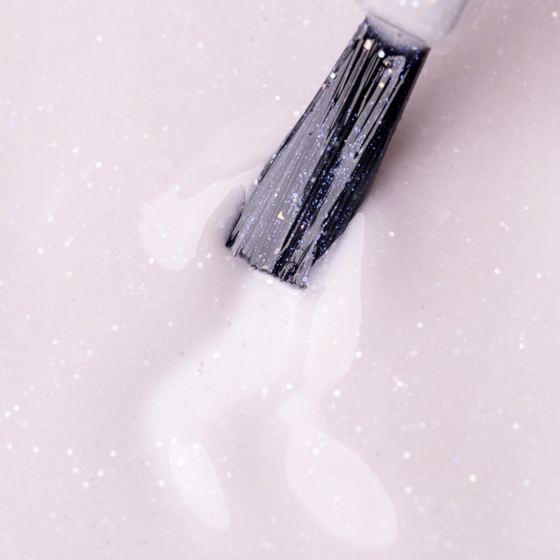 Gelový lak Glimmering Mist. Gelový lak Glimmering Mist.