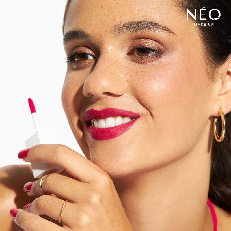 Rtěnka Intense Serum Long Lasting Liquid Lipstick 05 Rtěnka Intense Serum Long Lasting Liquid Lipstick 05