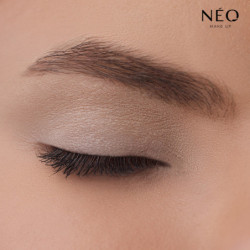 Oční stíny Intense Serum Comfort Loose 01 - dlouhotrvající make-up očí se saténovým akcentem Oční stíny Intense Serum Comfort Loose 01 - dlouhotrvající make-up očí se saténovým akcentem