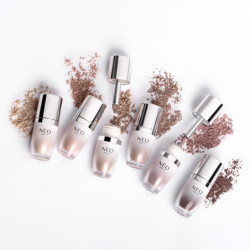 Oční stíny Intense Serum Comfort Loose 02 - broskvová se saténovým povrchem Oční stíny Intense Serum Comfort Loose 02 - broskvová se saténovým povrchem