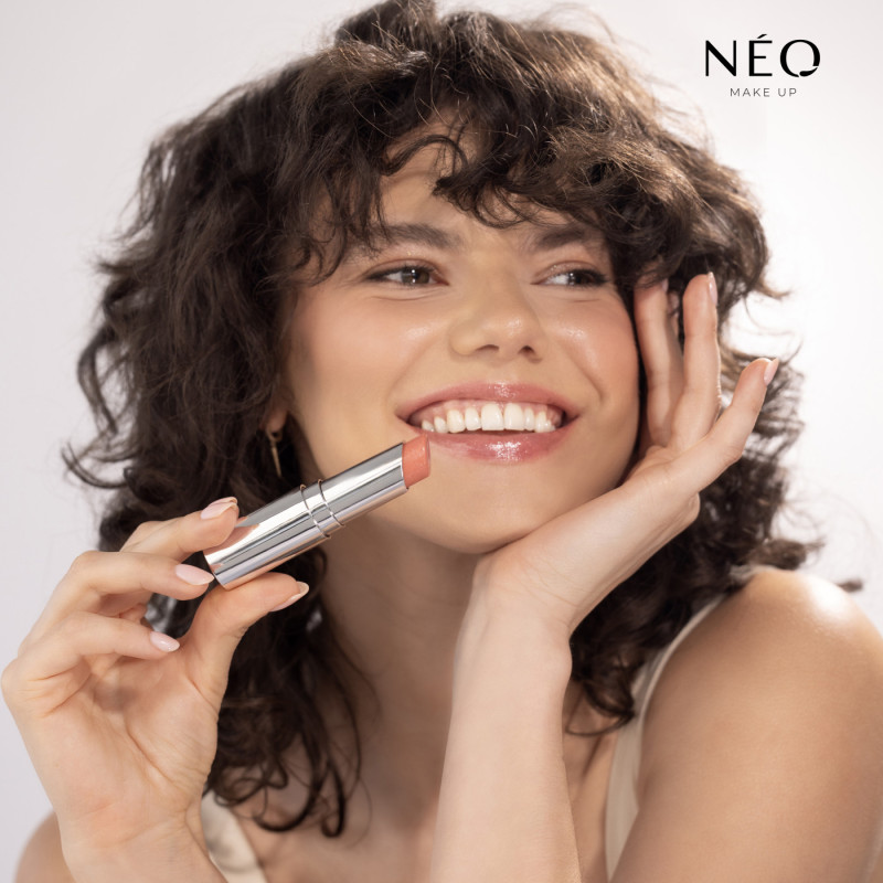 Balzám na rty Intense Serum 3 v 1 Stick 04: Got Sweet Apricot - vyživující trio v tónech meruňky