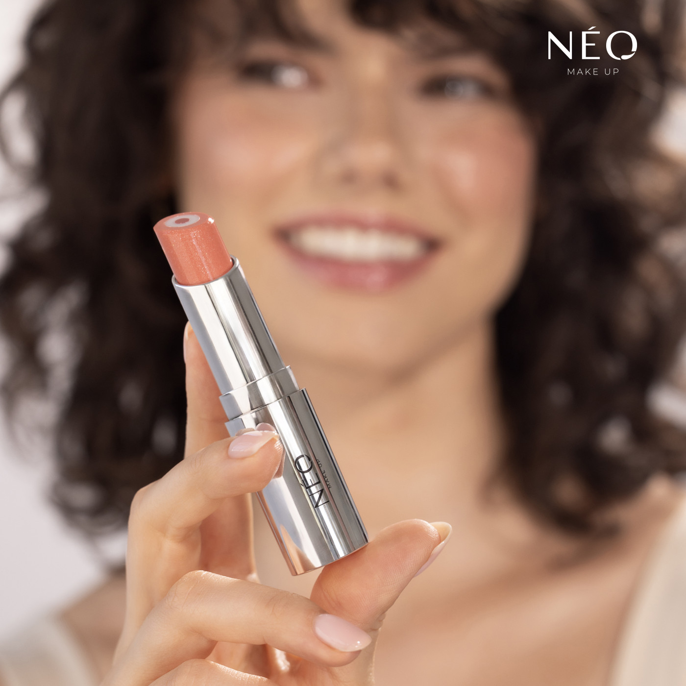 Balzám na rty Intense Serum 3 v 1 Stick 04: Got Sweet Apricot - vyživující trio v tónech meruňky