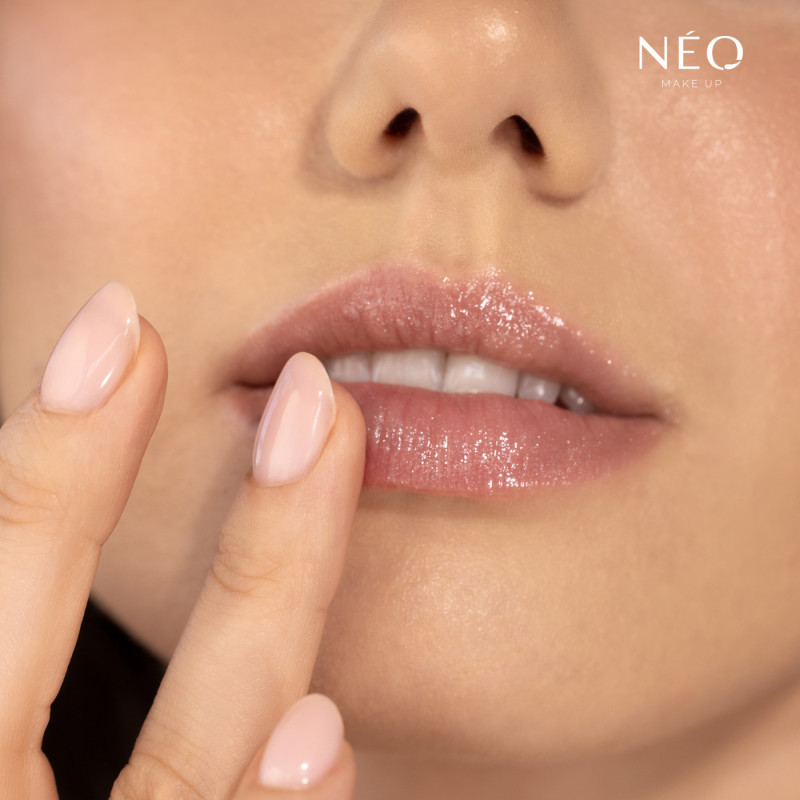 Balzám na rty Intense Serum 3 v 1 Stick 04: Got Sweet Apricot - vyživující trio v tónech meruňky