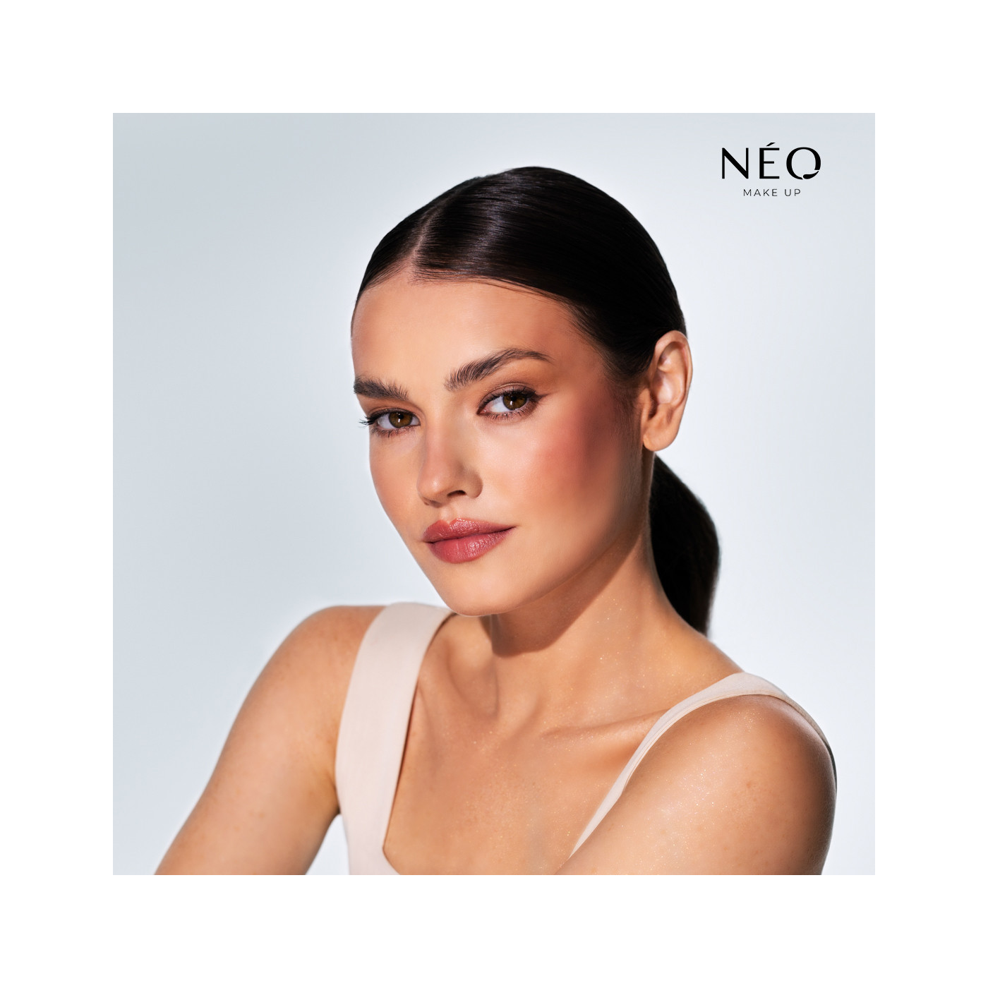 Bronzer v tyčince Intense Serum Bronze Stick - tvář pohlazená slunečními paprsky Bronzer v tyčince Intense Serum Bronze Stick - tvář pohlazená slunečními paprsky