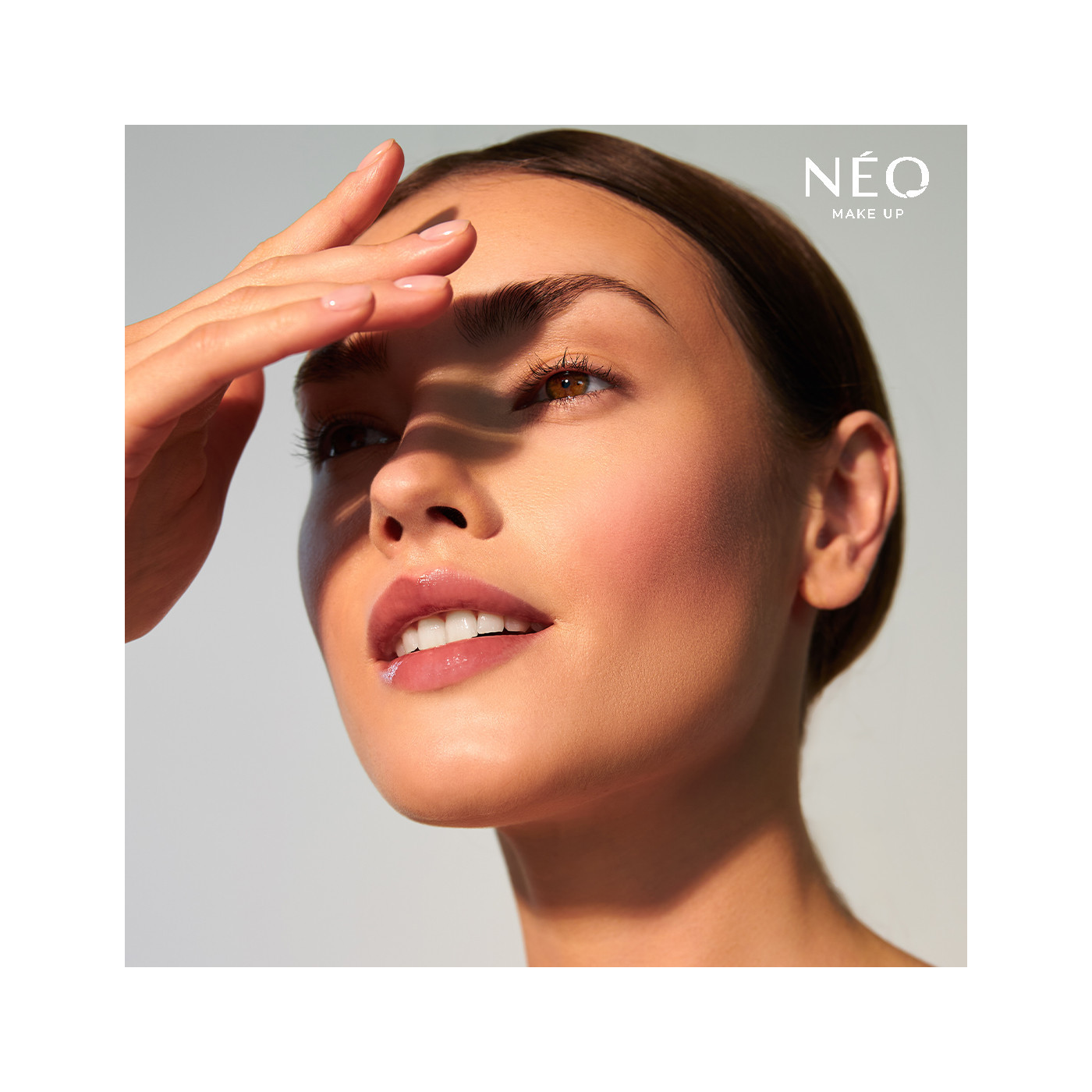 Růžová tvářenka v tyčince Intense Serum Blush Stick - efekt mokré pleti Růžová tvářenka v tyčince Intense Serum Blush Stick - efekt mokré pleti