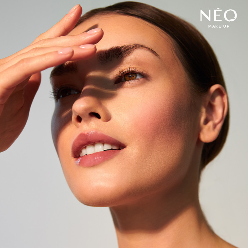 Růžová tvářenka v tyčince Intense Serum Blush Stick - efekt mokré pleti Růžová tvářenka v tyčince Intense Serum Blush Stick - efekt mokré pleti