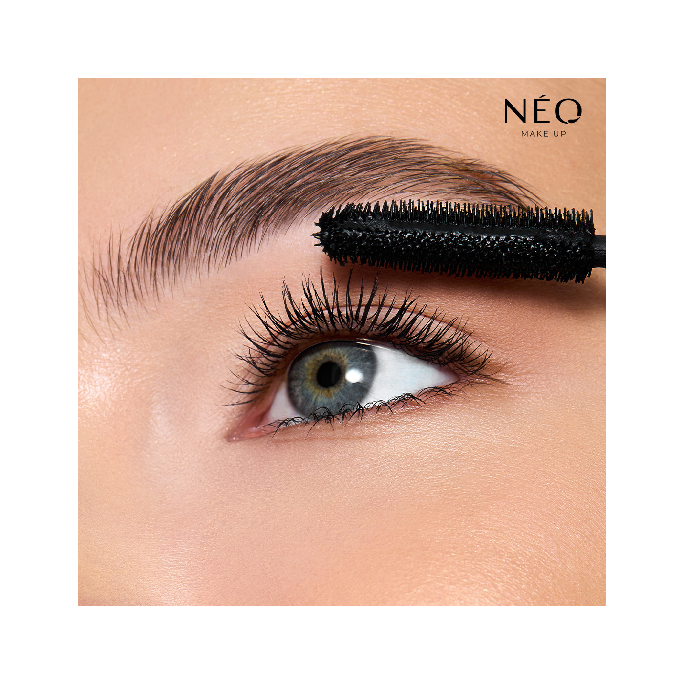 Řasenka Intense Serum HEV Protect Mascara – zvýrazněte oči a chraňte je před modrým světlem