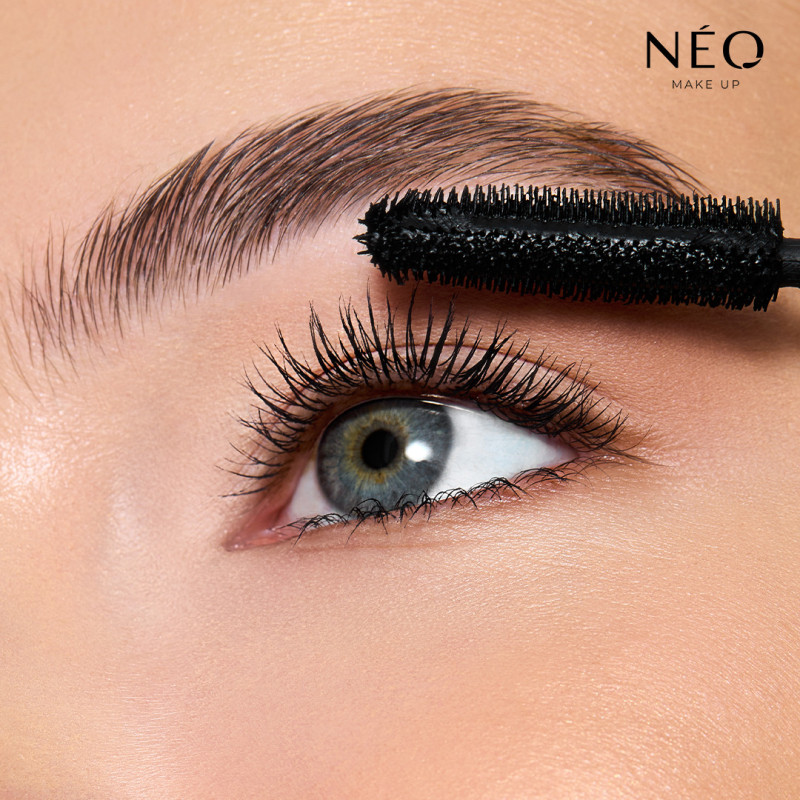 Řasenka Intense Serum HEV Protect Mascara – zvýrazněte oči a chraňte je před modrým světlem Řasenka Intense Serum HEV Protect Mascara – zvýrazněte oči a chraňte je před modrým světlem