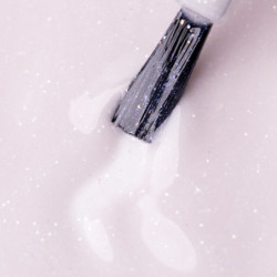 Gelový lak Glimmering Mist. Gelový lak Glimmering Mist.