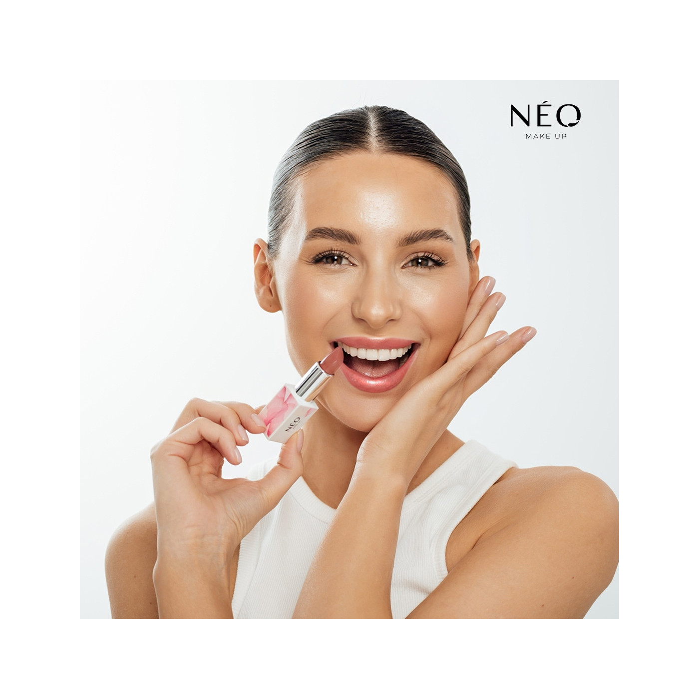 Intenzivní hydratační rtěnkové sérum 05 Peachy Glass – přirozený glow up rtů Intenzivní hydratační rtěnkové sérum 05 Peachy Glass – přirozený glow up rtů