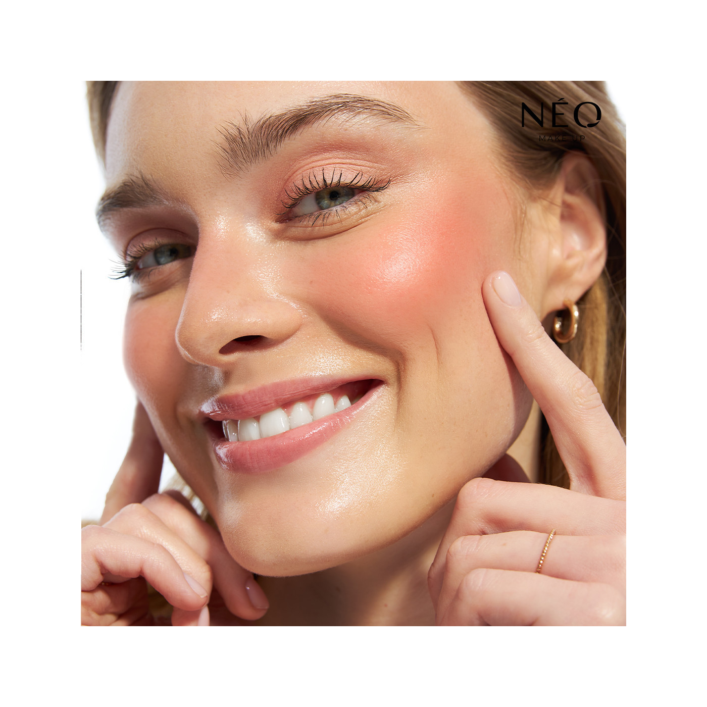 Sypká pudrová tvářenka Pink Peach Rush Intense Serum Time to Blush 02 – jedna sada, čtyři odstíny