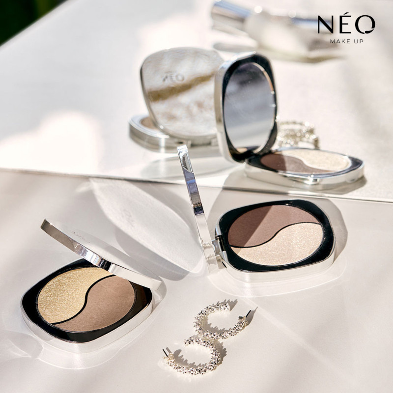 Bronzující a rozjasňující pudr: 01 Hot Chocolate Bronzující a rozjasňující pudr: 01 Hot Chocolate