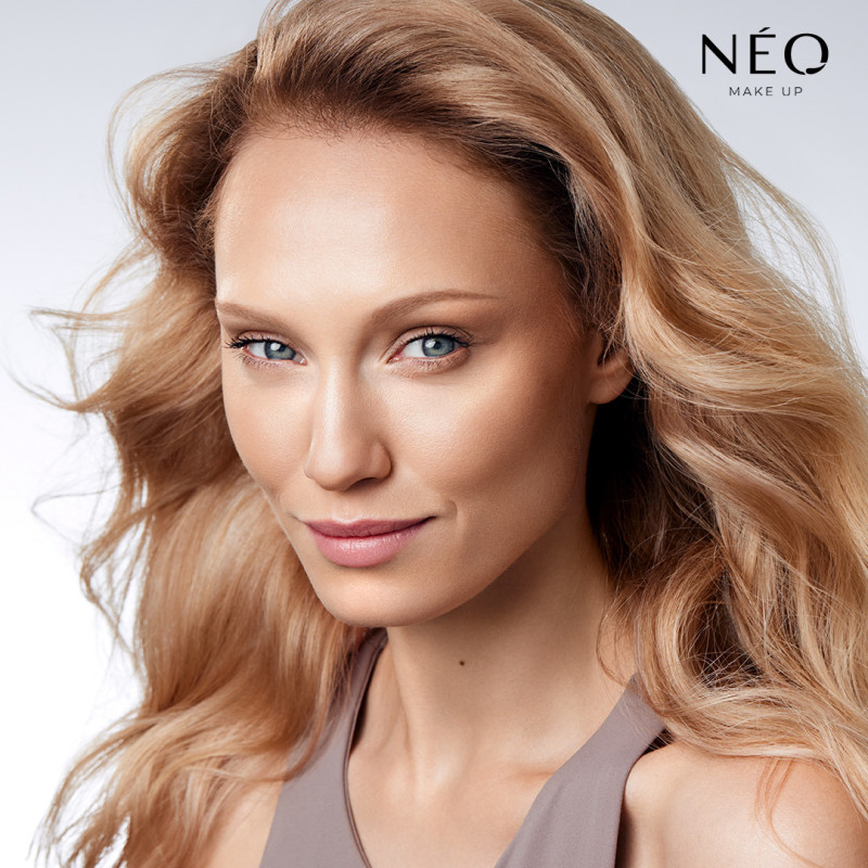 Bronzující a rozjasňující pudr: 01 Hot Chocolate Bronzující a rozjasňující pudr: 01 Hot Chocolate