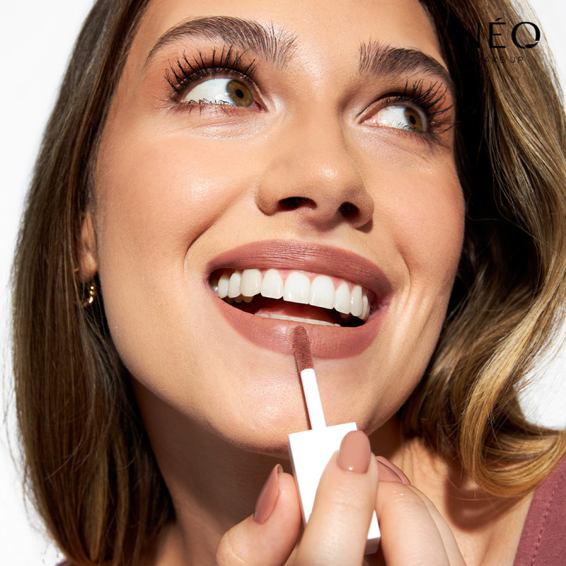 Rtěnka Intense Serum Long Lasting Liquid Lipstick 01 Rtěnka Intense Serum Long Lasting Liquid Lipstick 01