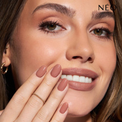 Rtěnka Intense Serum Long Lasting Liquid Lipstick 01 Rtěnka Intense Serum Long Lasting Liquid Lipstick 01