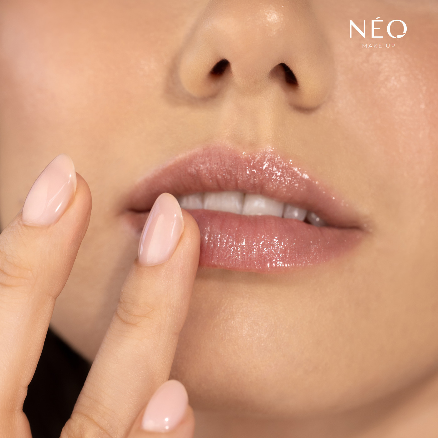 Balzám na rty Intense Serum 3 v 1 Stick 04: Got Sweet Apricot - vyživující trio v tónech meruňky