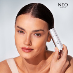 Bronzer v tyčince Intense Serum Bronze Stick - tvář pohlazená slunečními paprsky