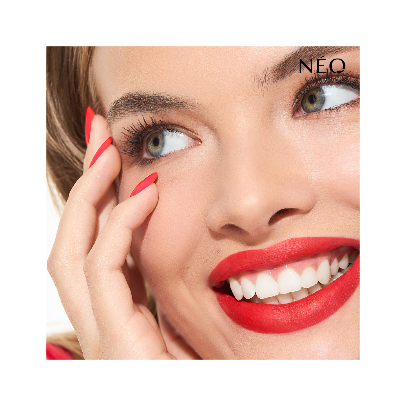 No Transfer Rtěnka: 01 RED CARPET LIPS No Transfer Rtěnka: 01 RED CARPET LIPS