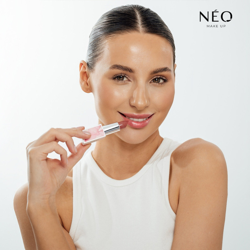 Intenzivní hydratační rtěnkové sérum 05 Peachy Glass – přirozený glow up rtů Intenzivní hydratační rtěnkové sérum 05 Peachy Glass – přirozený glow up rtů