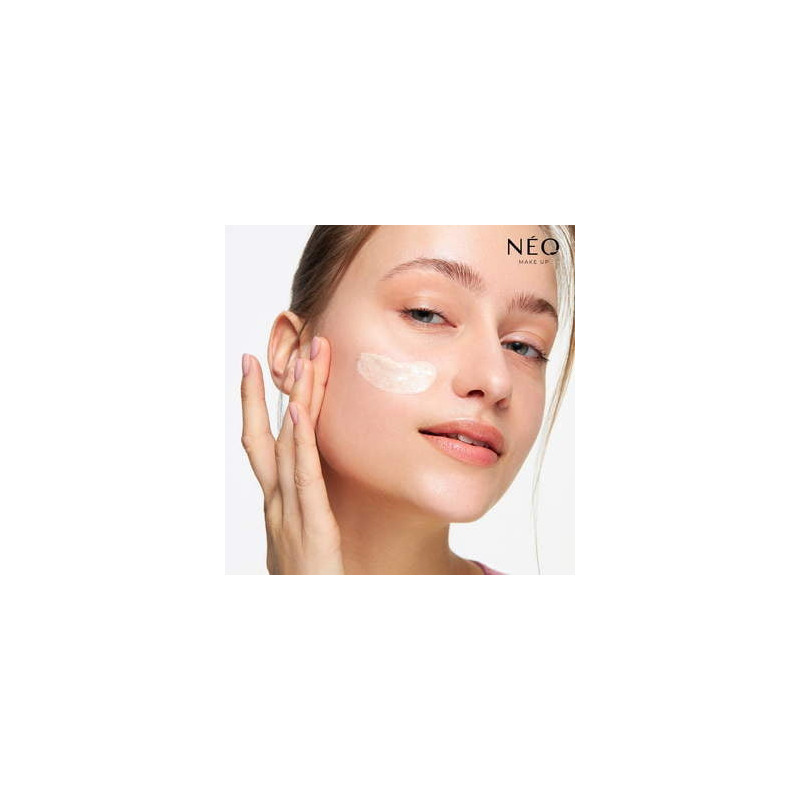 Intenzivn&iacute; s&eacute;rum rozjasňuj&iacute;c&iacute; primer