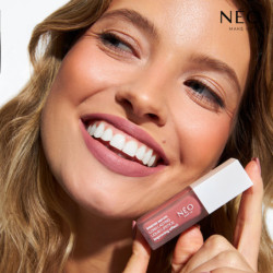 Rtěnka Intense Serum Long Lasting Liquid Lipstick 03 - maxim&aacute;ln&iacute; d&aacute;vka barvy