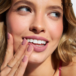 Rtěnka Intense Serum Long Lasting Liquid Lipstick 03 - maxim&aacute;ln&iacute; d&aacute;vka barvy