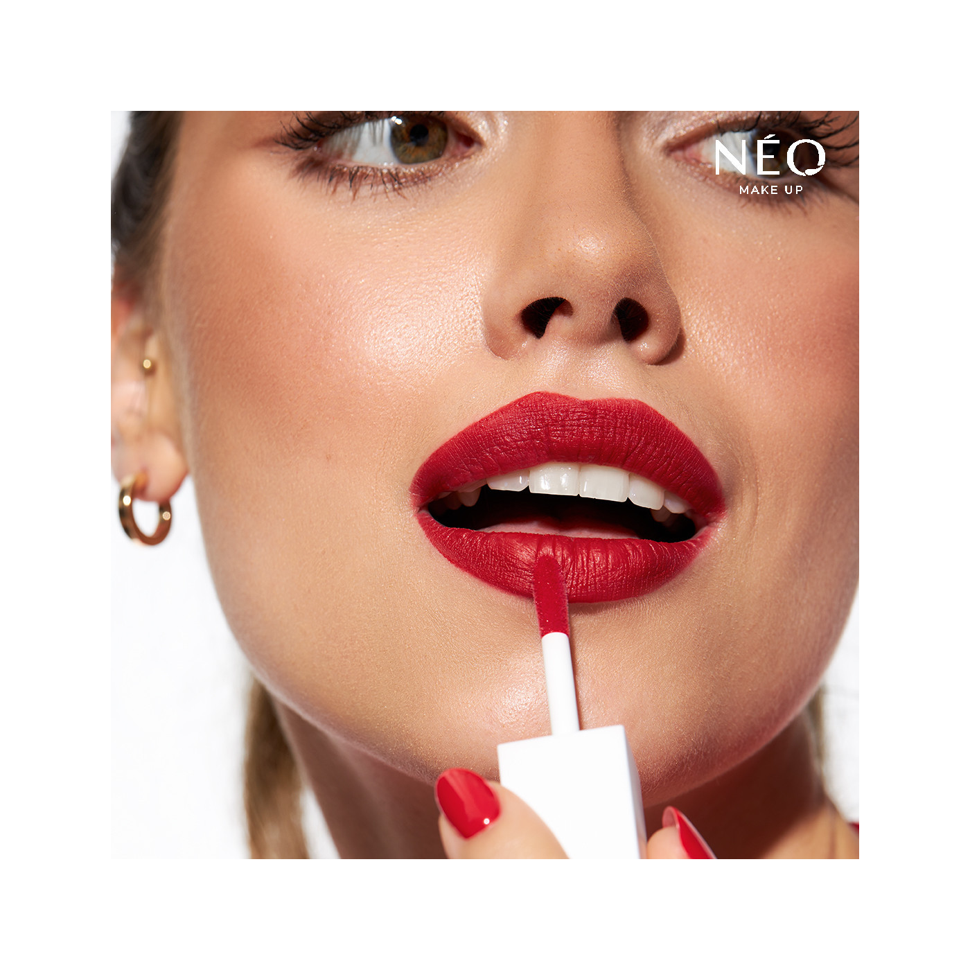 Rtěnka Intense Serum Long Lasting Liquid Lipstick 06 - maxim&aacute;ln&iacute; d&aacute;vka barvy