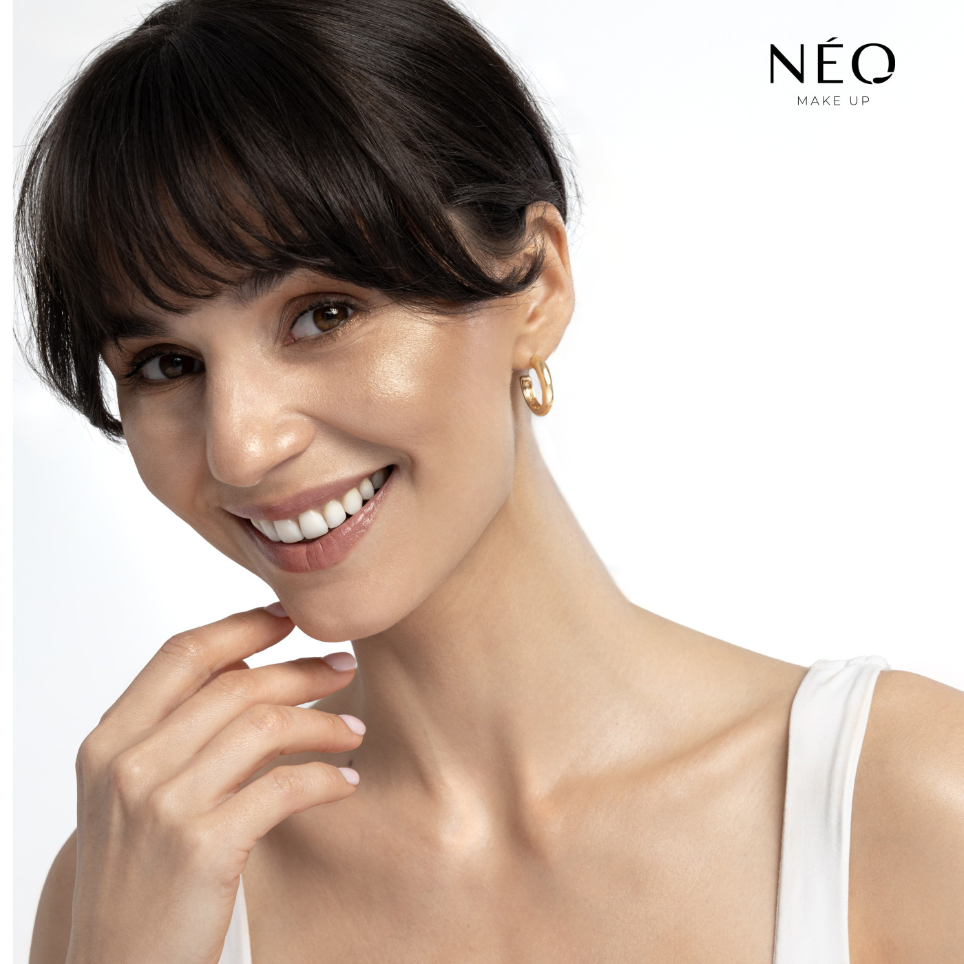 Rozjasňuje sypk&yacute; pudr Intense Serum Illuminate Loose Powder|NM0568