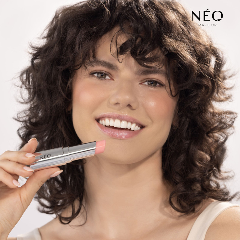 Balz&aacute;m na rty Intense Serum 3 v 1 Stick 01: Think Candy Pink - dokonal&eacute; trio pro va&scaron;e rty