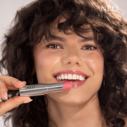 Balz&aacute;m na rty Intense Serum 3 v 1 Stick 03: Very Glam Cherry - trio, kter&eacute; okouzl&iacute;