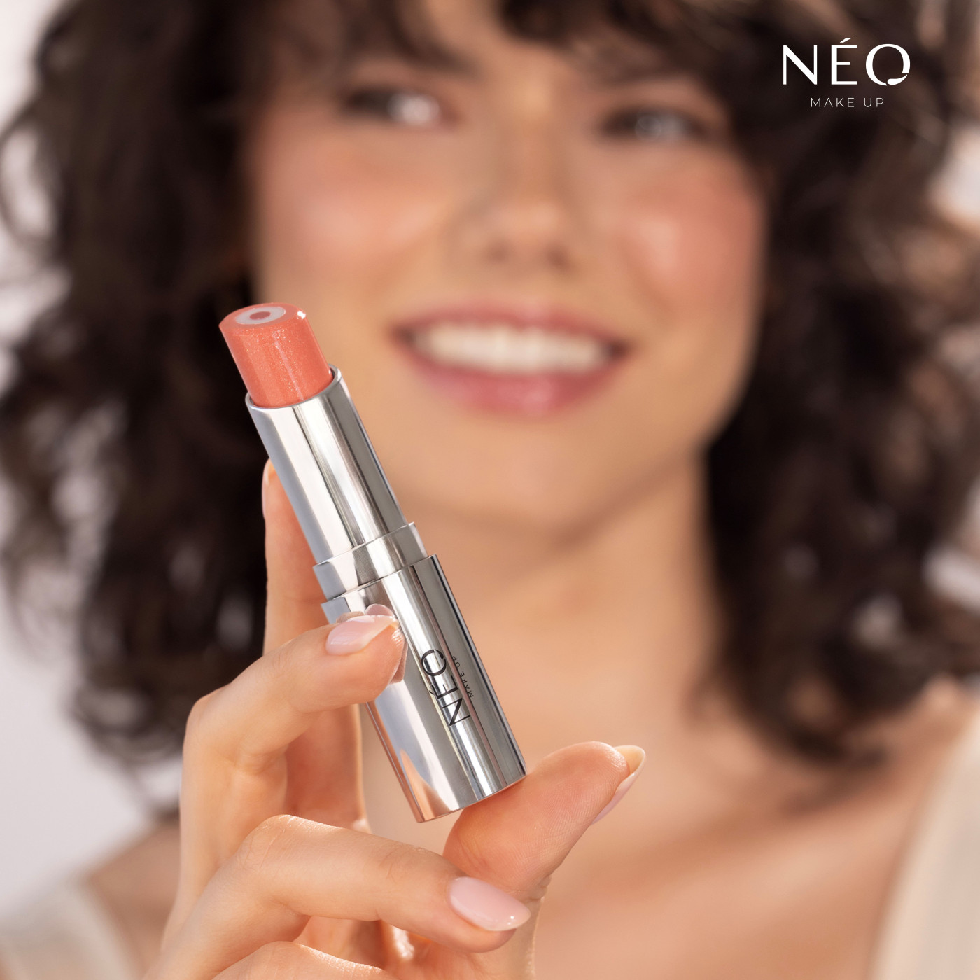 Balz&aacute;m na rty Intense Serum 3 v 1 Stick 04: Got Sweet Apricot - vyživuj&iacute;c&iacute; trio v t&oacute;nech meruňky