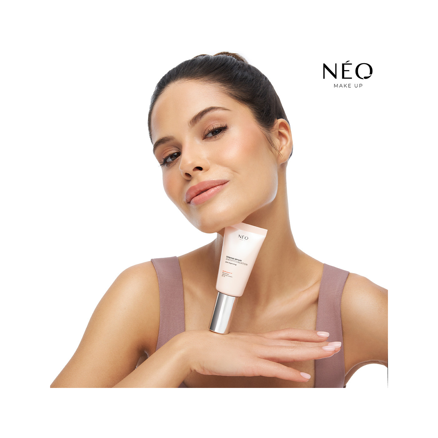 Intenzivn&iacute; hydratačn&iacute; podkladov&eacute; s&eacute;rum: 3.5 Beige &ndash; efekt Glass Skin v b&eacute;žov&eacute;m t&oacute;nu