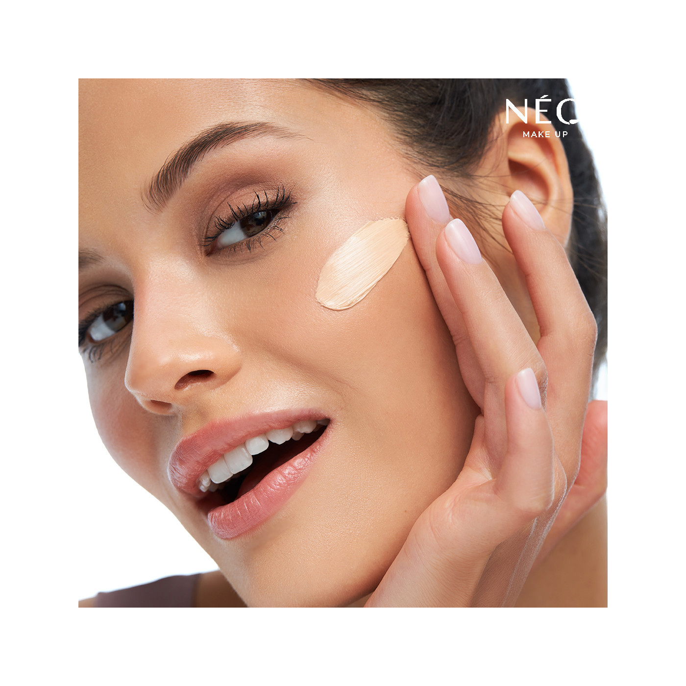 Intenzivn&iacute; hydratačn&iacute; podkladov&eacute; s&eacute;rum: 3.5 Beige &ndash; efekt Glass Skin v b&eacute;žov&eacute;m t&oacute;nu