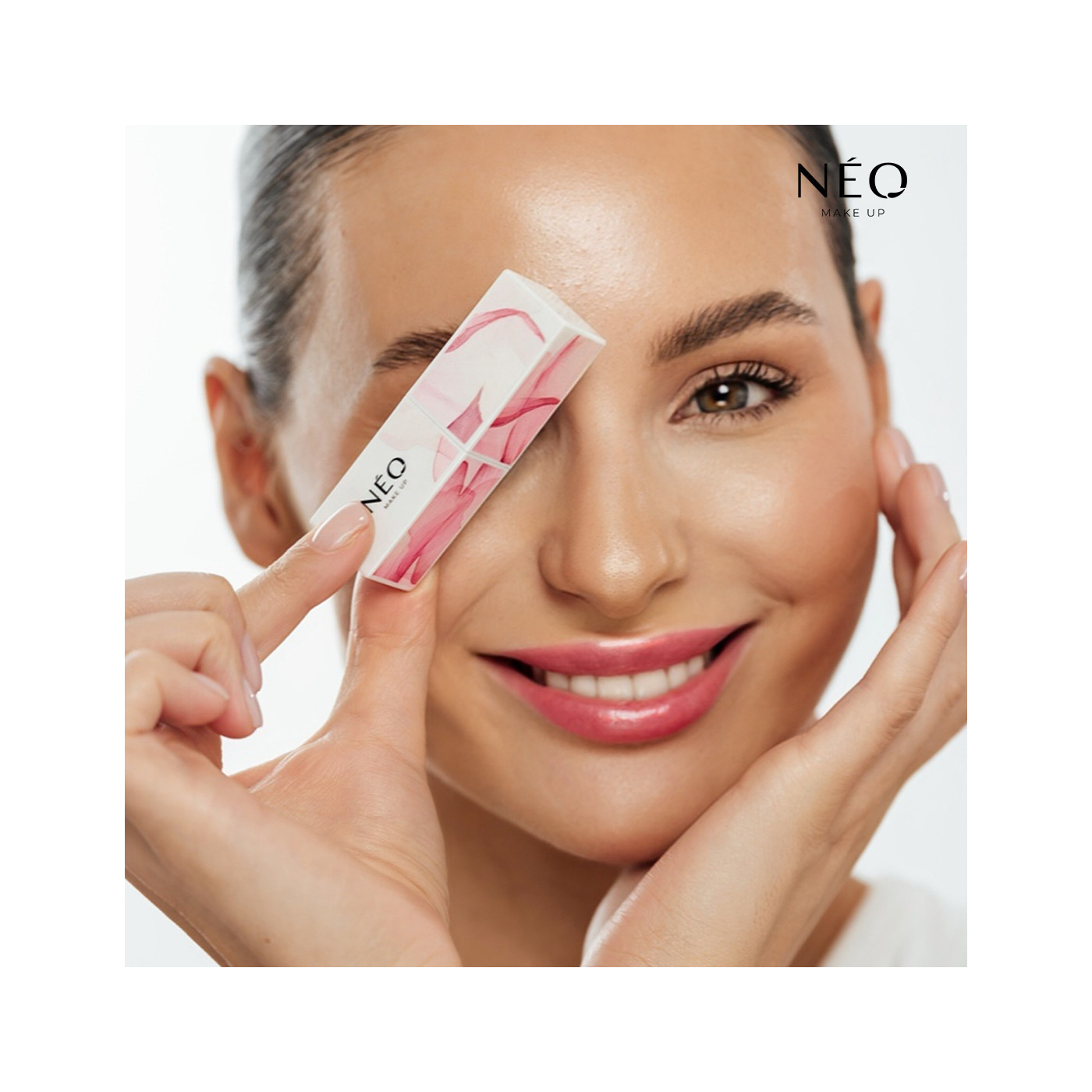 Intenzivn&iacute; hydratačn&iacute; rtěnkov&eacute; s&eacute;rum 04 Raspberry Pudding &ndash; rty se z&aacute;řiv&yacute;m fini&scaron;em