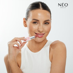 Intenzivn&iacute; hydratačn&iacute; rtěnkov&eacute; s&eacute;rum 05 Peachy Glass &ndash; přirozen&yacute; glow up rtů