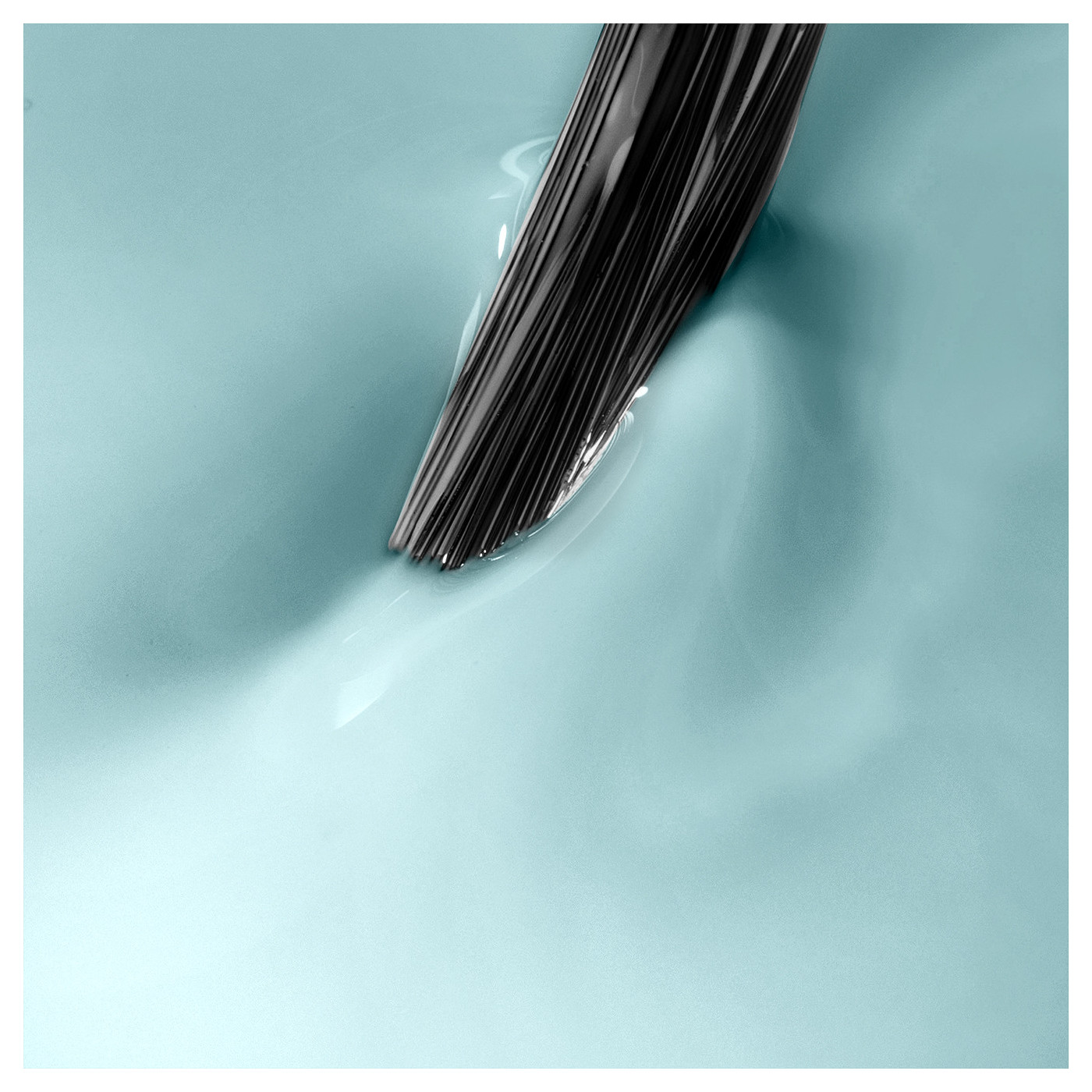 Brave Sky &ndash; modr&yacute; UV gel lak pro jemnou pastelovou manik&uacute;ru