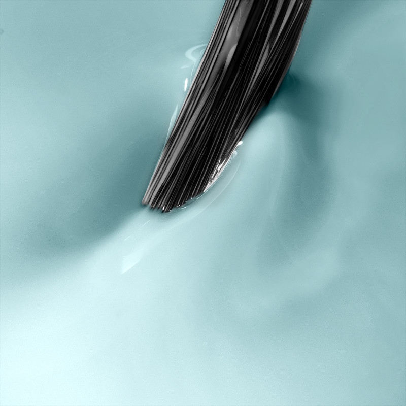 Brave Sky &ndash; modr&yacute; UV gel lak pro jemnou pastelovou manik&uacute;ru