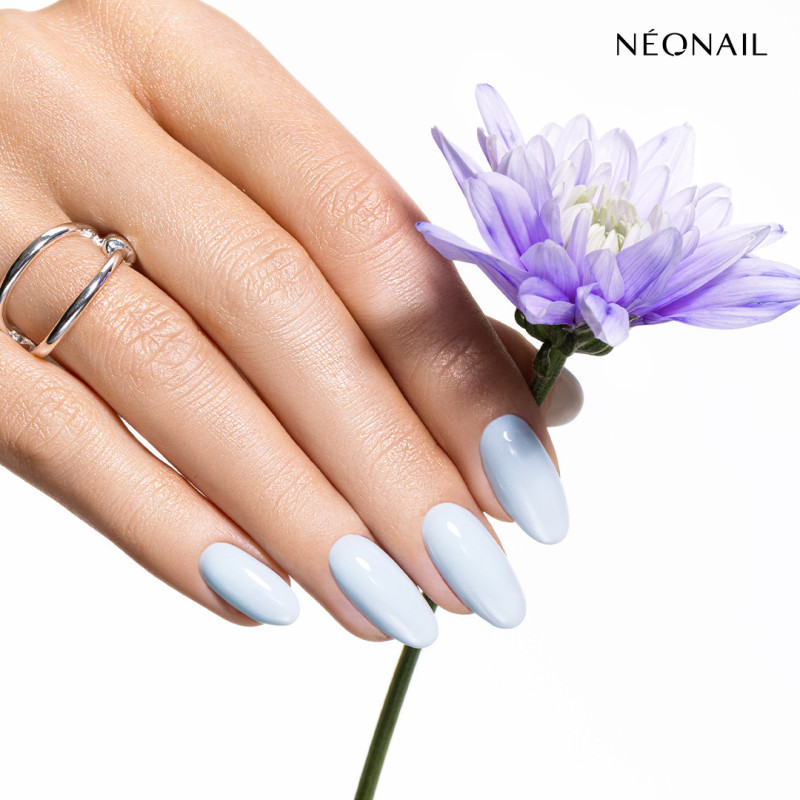 Brave Sky &ndash; modr&yacute; UV gel lak pro jemnou pastelovou manik&uacute;ru