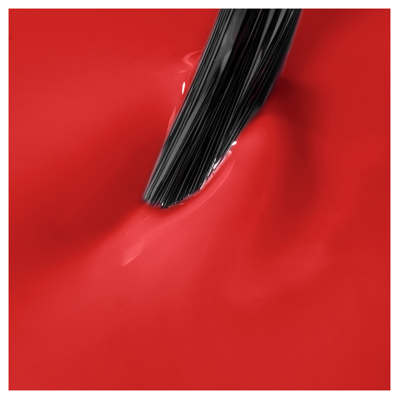 Červen&yacute; gelov&yacute; lak Chili Kiss &ndash; ohniv&aacute; manik&uacute;ra a pedik&uacute;ra na př&aacute;n&iacute;