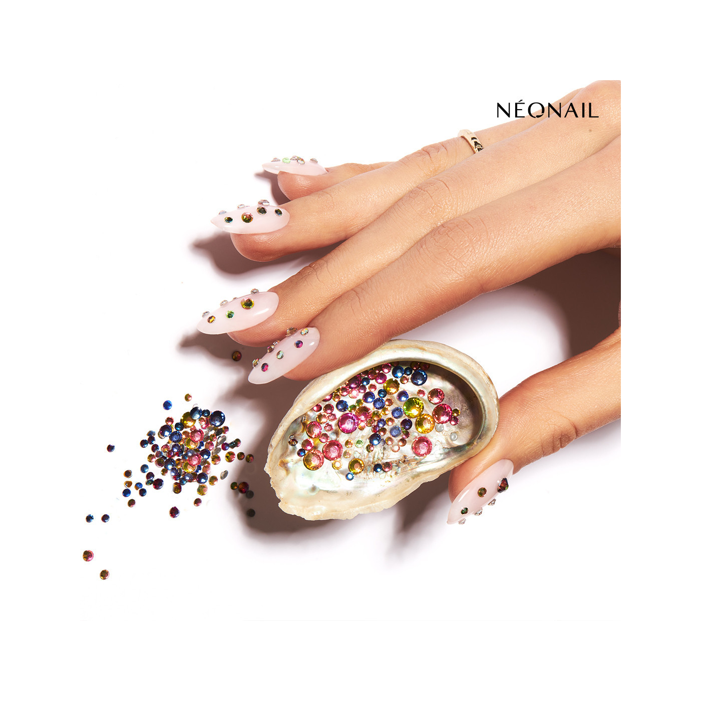 3D NAIL ART BAREVN&Eacute; Kam&iacute;nky