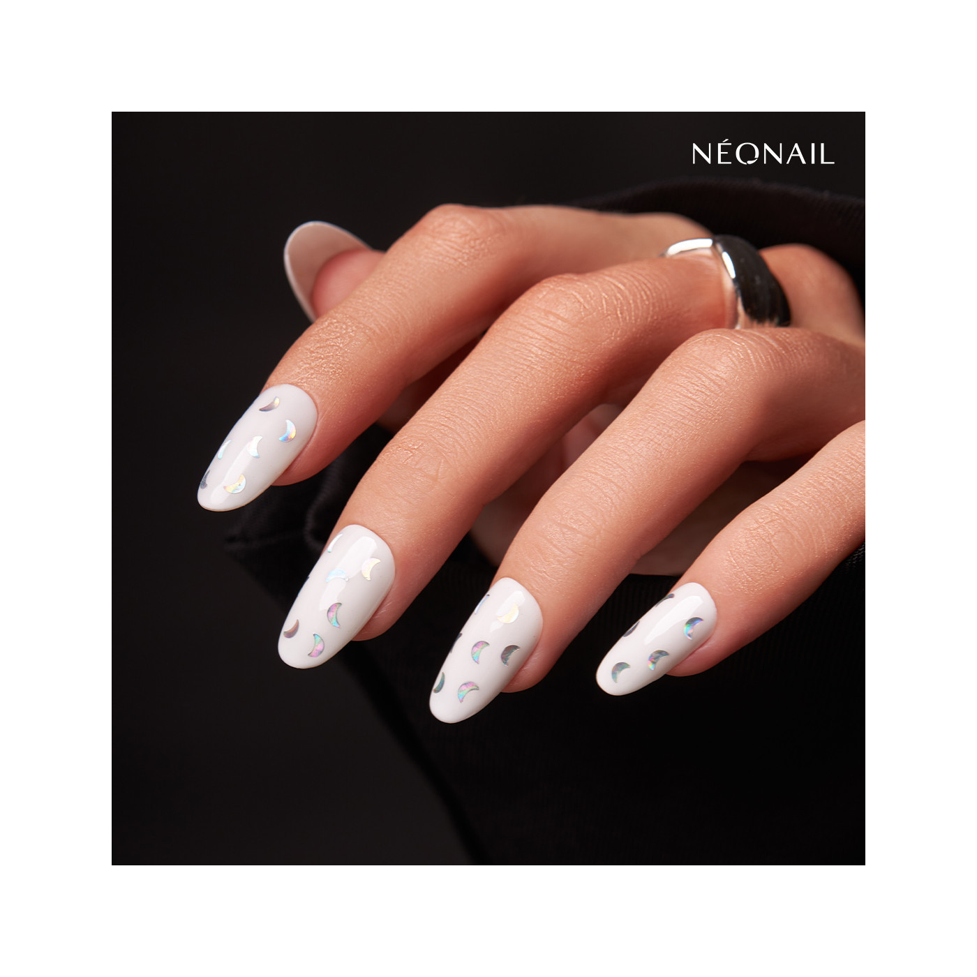 Transparentn&iacute; UV gel lak s měs&iacute;čky Mystic Moon &ndash; halloweensk&eacute; nehty