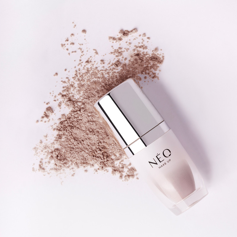 Očn&iacute; st&iacute;ny Intense Serum Comfort Loose 02 - broskvov&aacute; se sat&eacute;nov&yacute;m povrchem