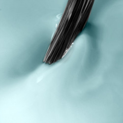 Brave Sky &ndash; modr&yacute; UV gel lak pro jemnou pastelovou manik&uacute;ru