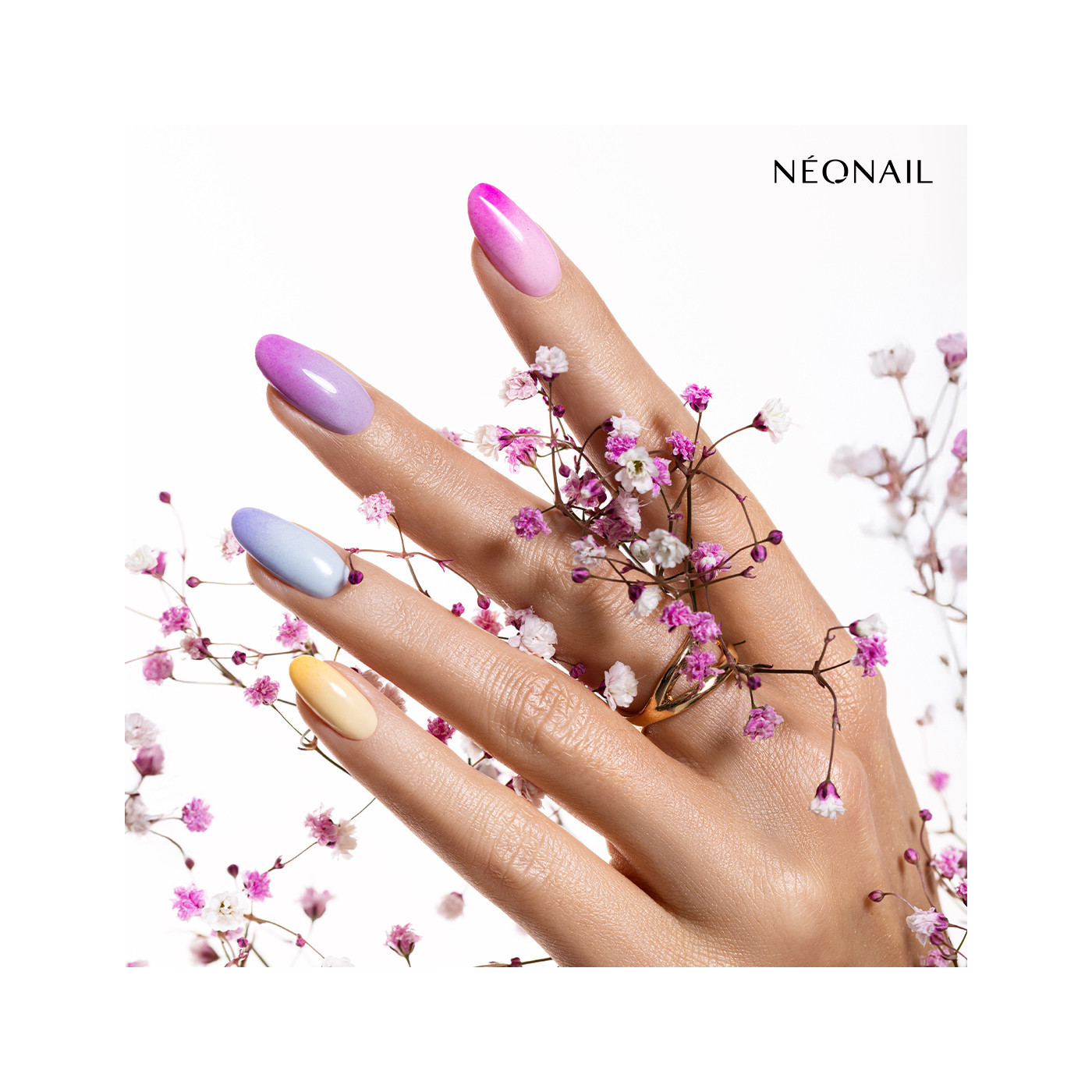 Brave Sky &ndash; modr&yacute; UV gel lak pro jemnou pastelovou manik&uacute;ru