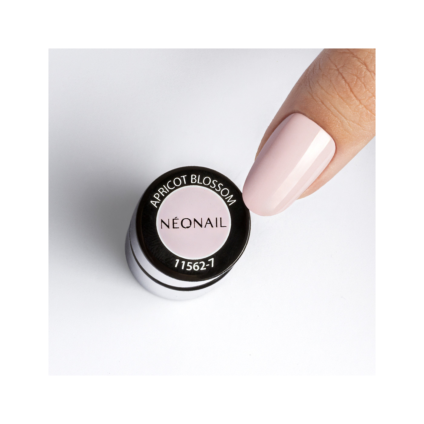 Apricot Blossom &ndash; broskvov&yacute; UV gel lak v jemn&eacute;m pastelov&eacute;m odst&iacute;nu