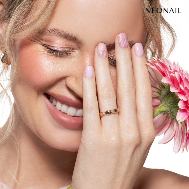 Apricot Blossom &ndash; broskvov&yacute; UV gel lak v jemn&eacute;m pastelov&eacute;m odst&iacute;nu