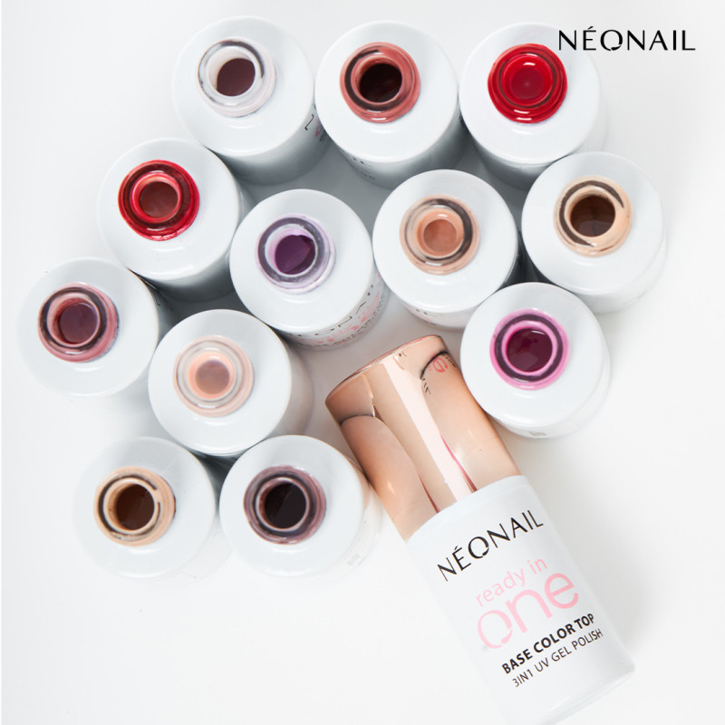 Světle b&eacute;žov&yacute; gelov&yacute; lak 3v1 One Soft Beige 04 &ndash; elegance na nehtech