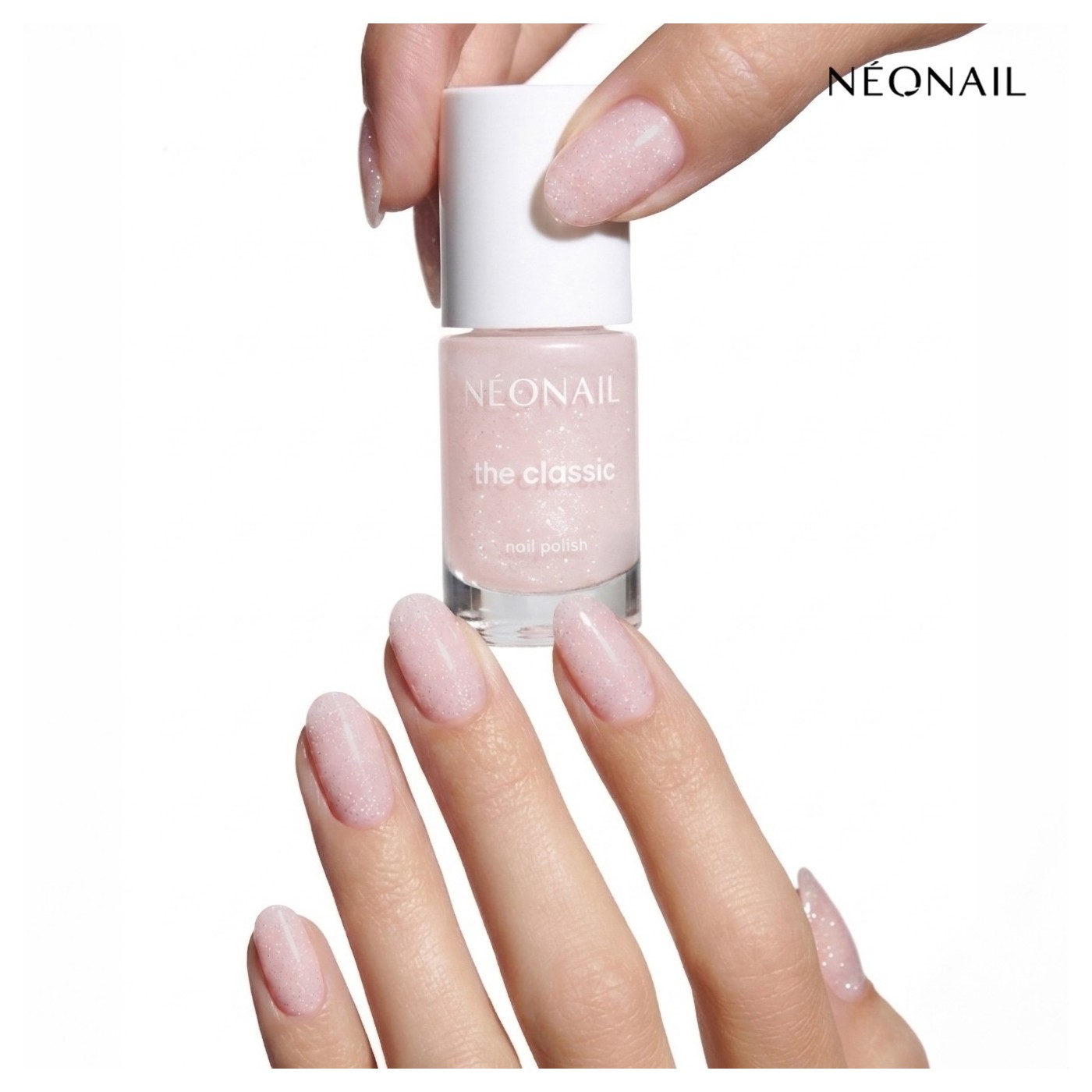 Růžov&yacute; klasick&yacute; lak s třpytkami: Glittery Pink 03 &ndash; nehty pln&eacute; lesku