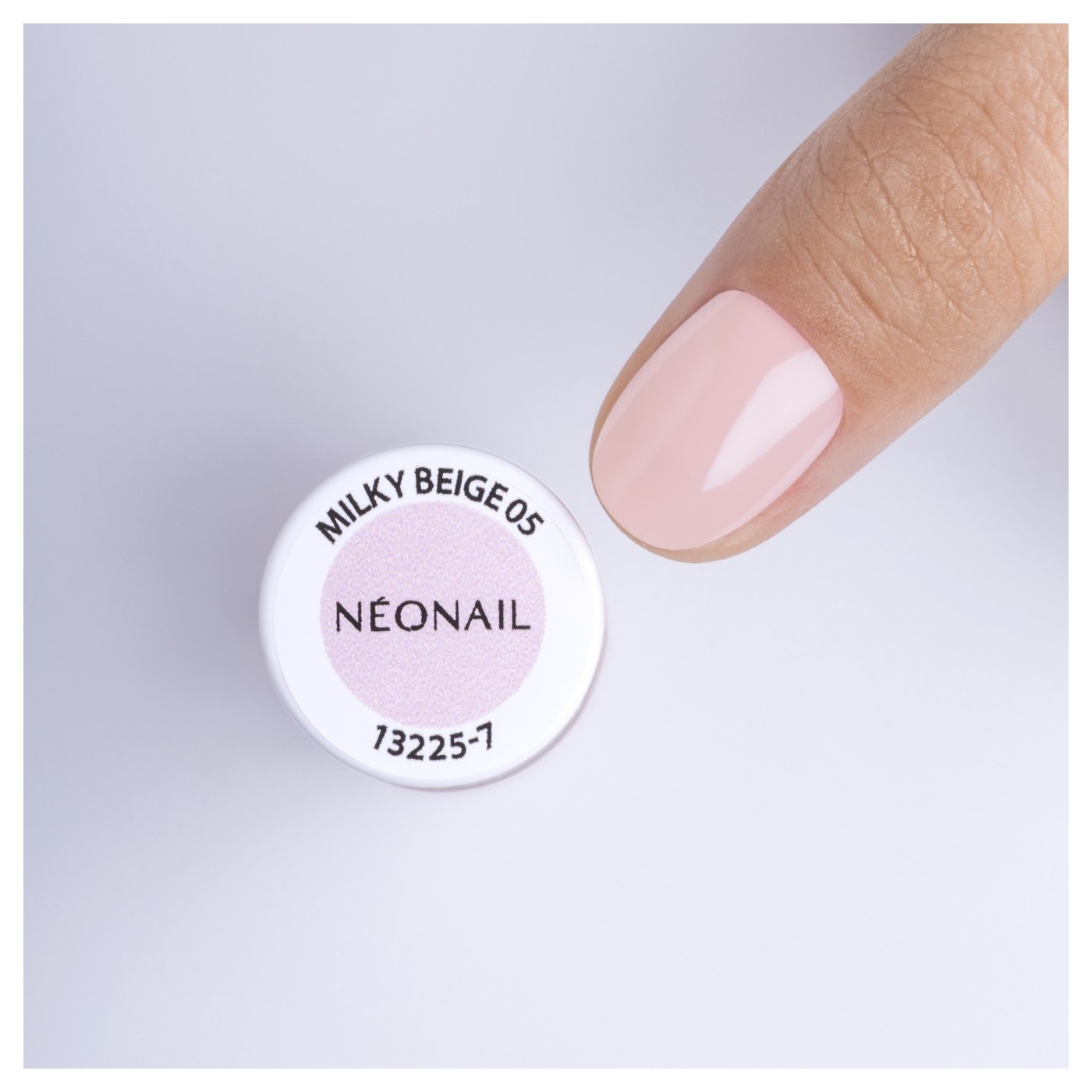 B&eacute;žov&yacute; klasick&yacute; lak Milky Beige 05 &ndash; nude t&oacute;n